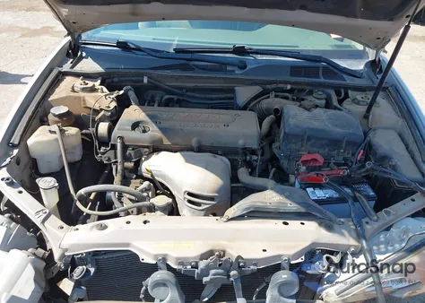 2002 Toyota Camry Le z USA, uszkodzony, nr VIN 4T1BE32K42U512328